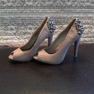 Simply Vera Heels
